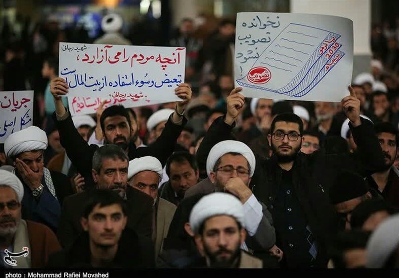 تجمع نمازگزاران قم در اعتراض به پیوستن ایران به FATF به روایت تصویر